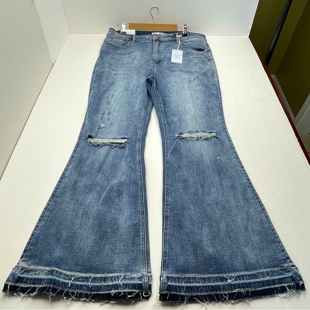 Risen distressed jeans with raw hem size 3X NWT